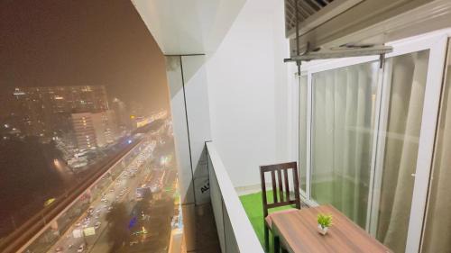 Noida Bed & Breakfast | Zoomstay1bhk