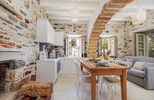 Naxos House | Zos Suites