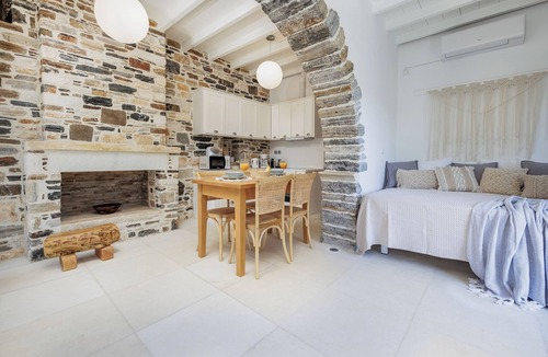 Naxos House | Zos Suites
