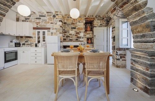 Naxos House | Zos Suites