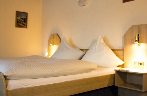Neroth Hotel | Zur Neroburg