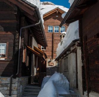 Riale House | Zwargji