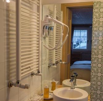 Riale House | Zwargji