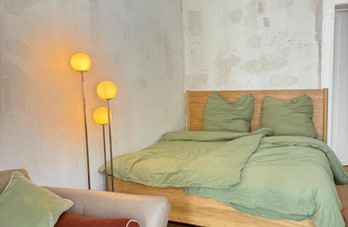 Lindenau Apartment | Zwei große Altbau Apartments für Gruppen bis 14 Personen im Leipziger Westen, direkte Parkplätze im Innenhof, 10 Minuten vom Zentrum