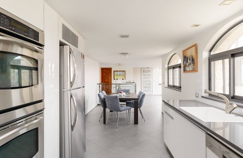 Old City Apartment | ZZ J. Ararat 31