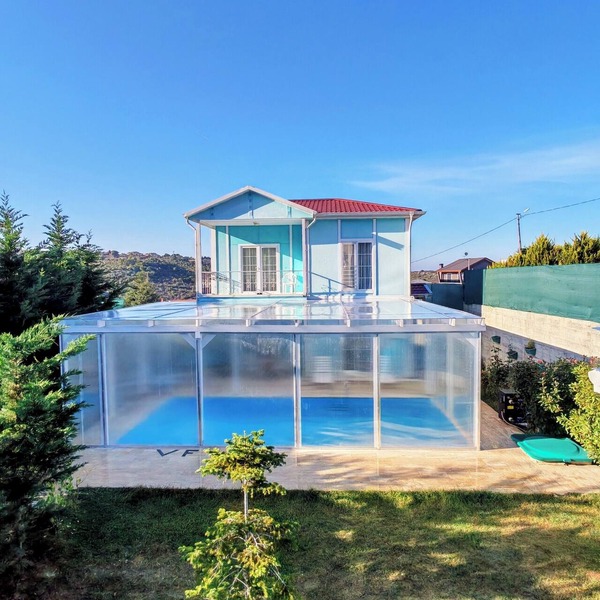 Şilede doğa içinde denize yakın kapalı ısıtmalı havuzlu şömineli barbekülü villa