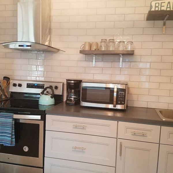 02 Rustic meets Beachy Apartment - Walk Downtown!