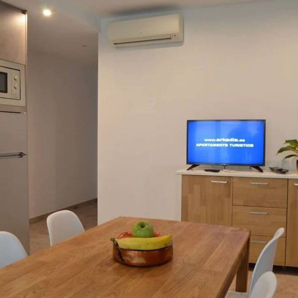 1.1 NEW in center ROSES with WI-FI, AC and TV sat at 60 m MAR