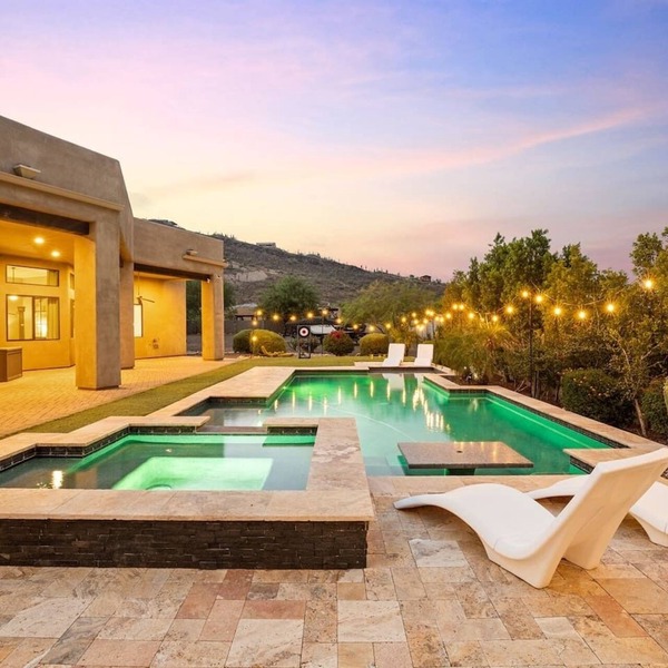 1 Acre Mountain Luxury w/Heated Pool & Spa