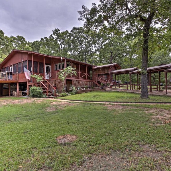 1-Acre Rustic Lake Resort with Outdoor Entertainment