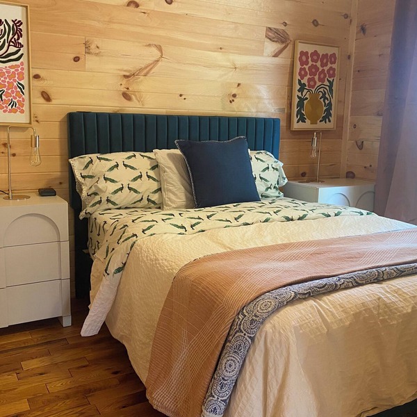 1 Bdr Cabin duplex unit on Apple River. Kayaks, SUPs & Sauna. Pet friendly!