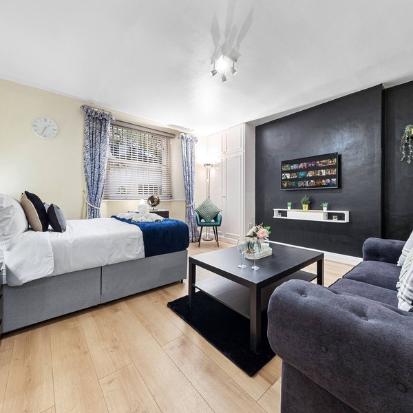 1 Bed Flat - Sleeps 5 - Pets - Parking - Wifi
