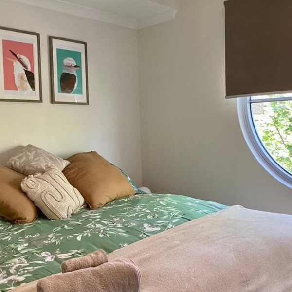1-bed riverside Apartment - walking distance to Optus Stadium, parking and pool