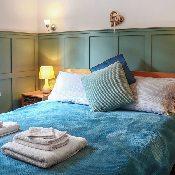 1 bedroom accommodation in Gloucester