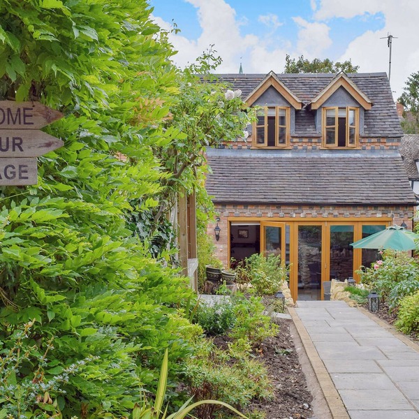 1 bedroom accommodation in Harvington, near Evesham