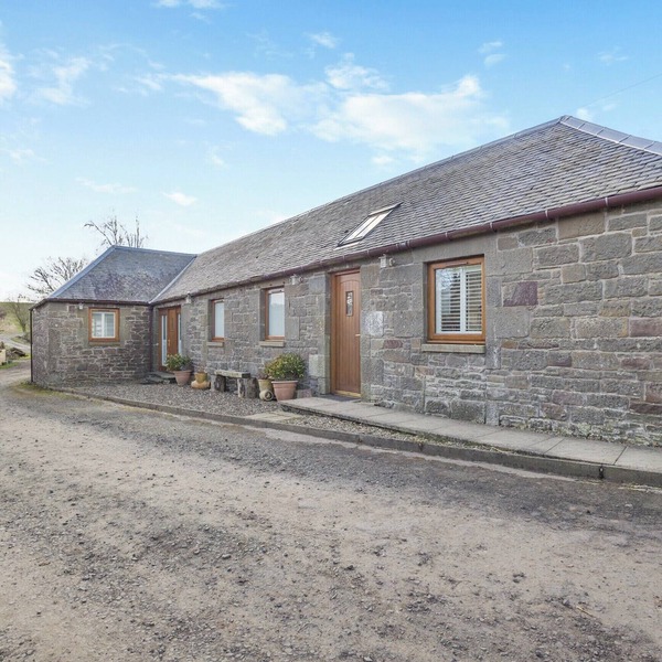 1 bedroom accommodation in Tealing, near Dundee