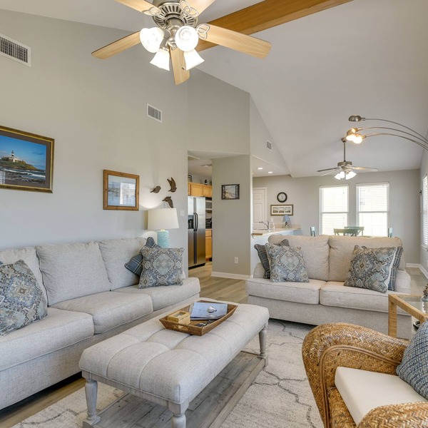 < 1 Mi to Beach! Poolside Retreat in Galveston