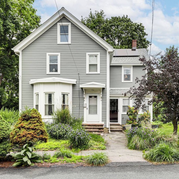 1 Mi to Needham Center Square: Pet-Friendly Apt!