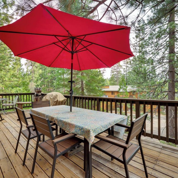 1 Mi to Shaver Lake! Family & Couples Condo