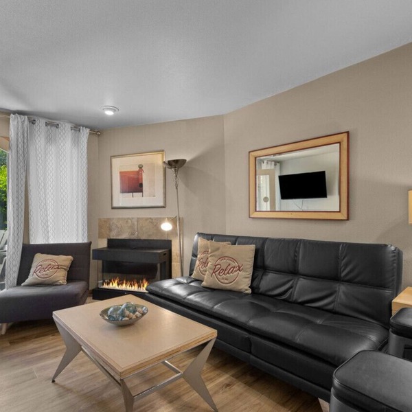 1 Pacific Surf: Cozy Town Home | Walk to Beach | Dog-Friendly