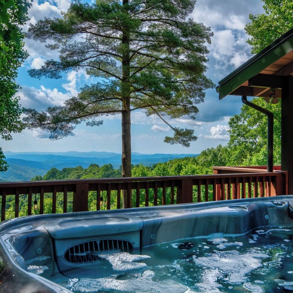1 Sublime View - Beautiful views, hot tub, great amenities, close to Boone!