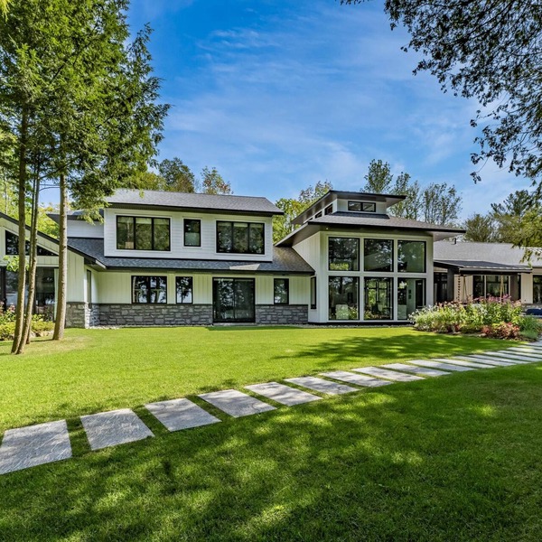 10 bed 9 bath cottage on Walkers Point, Lake Muskoka