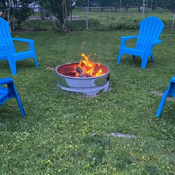 10 min away from Amazon & Power Plant. Pet friendly, efficiency Apartment.