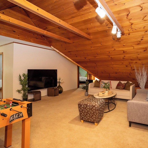 10-Spacious 5BR apt with gym, games room in the attic