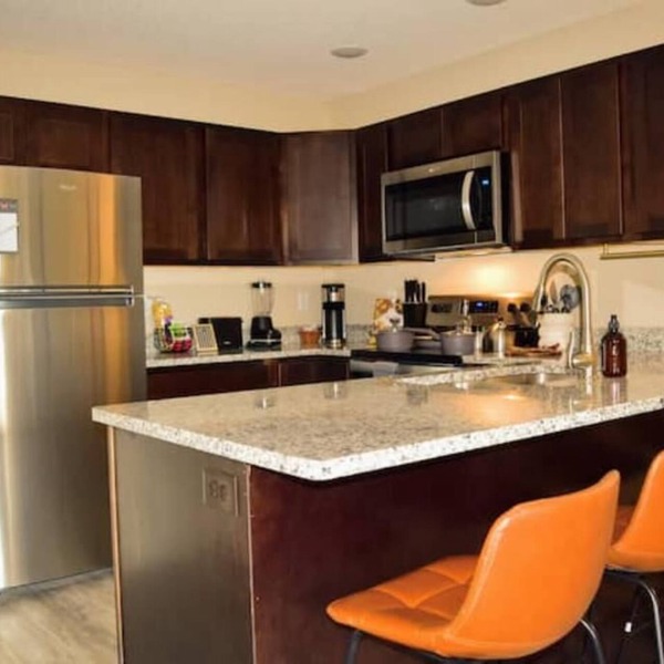 100 - New, Modern & Comfortable 2 Bedroom Apt