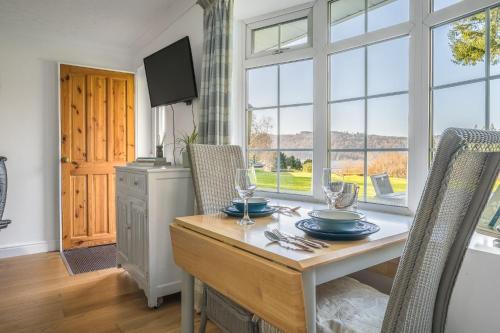 11 Priory Cottages, cottage with lake access on Windermere