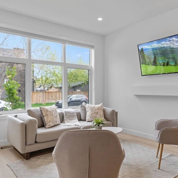 12 Guests | 2 King Beds | Ping Pong| 6 BR| Garage