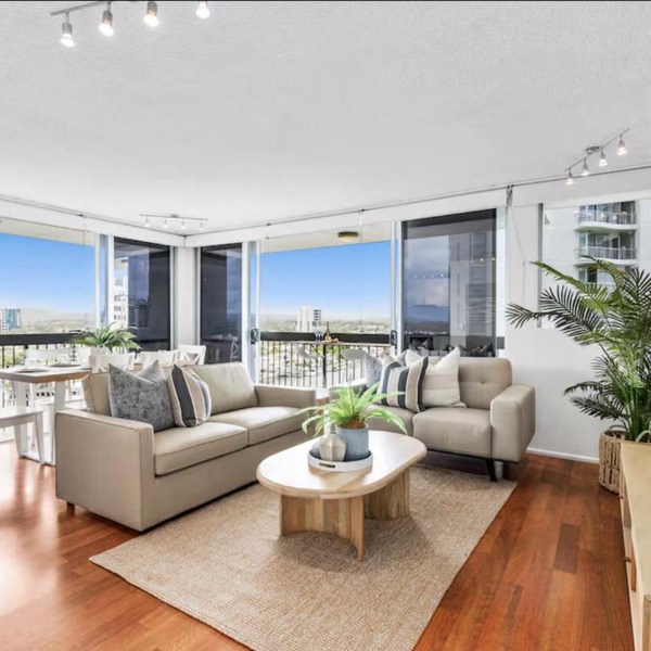 12th-Floor Riverfront Retreat Views Walk to Beach