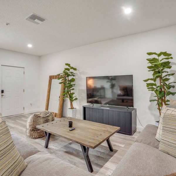 13 Mi to Beaches: Pet-Friendly Condo in Palmetto!