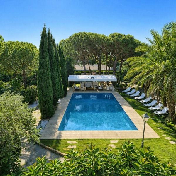15 min. drive from Sitges Villa El Ranch 10 min. walk to the beach Jacuzzi 10P
