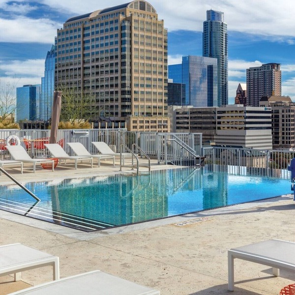 1BD/Austin - Rooftop Pool & Firepit, BBQ!