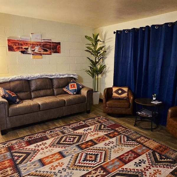 1Bd, King, Brkfst, Large TVs, W/D, Sleeps 4, BBQ