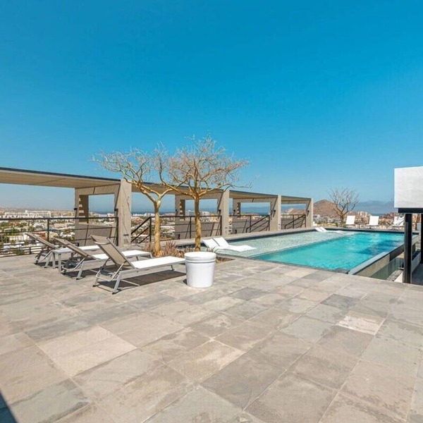 1BR Rooftop & Pool in Cardinal