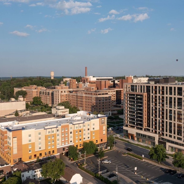 1BR Suite w/2 Queen Beds, Kitchen, Pool & Free Breakfast | 2 mi to Mayo Clinic