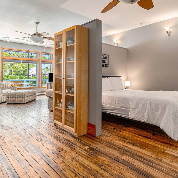 1st-floor lake-view condo with grill, patio, 6 bikes, lake access, & streaming