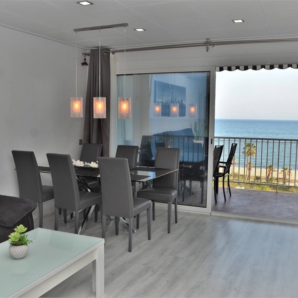 1st line with wonderful sea views