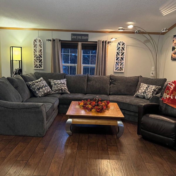 2.5 miles from Beaver Stadium our Charming 3-bedroom house with AC, WiFi