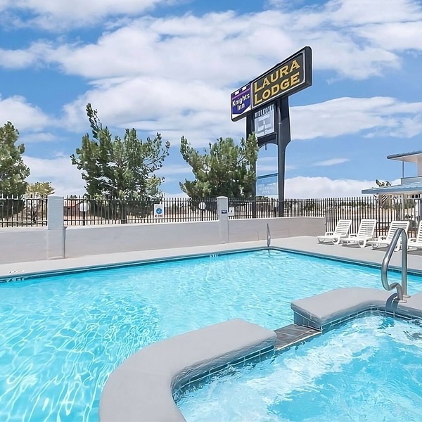 2 Affordable Accommodations in Pecos! A mile away from Memory Lane Car Museum!