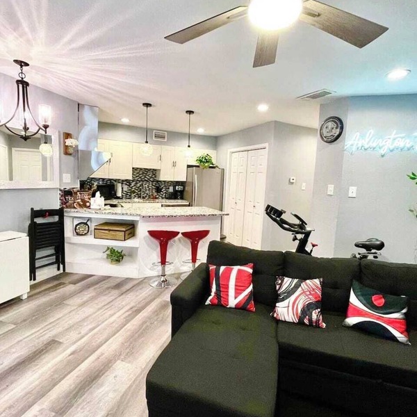 2 Bd/2 Ba 2 mi to AT&T Stadium, 6Flags, TX Rangers