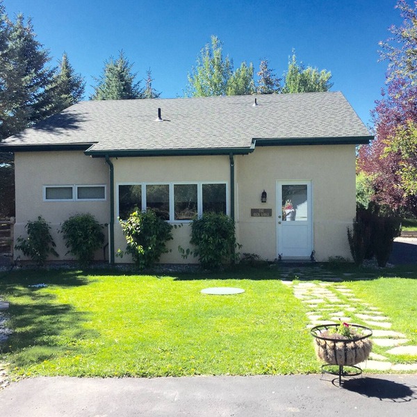 2 Bd. 2 Bath Charming Country Guest House close to ski slopes of Sun Valley