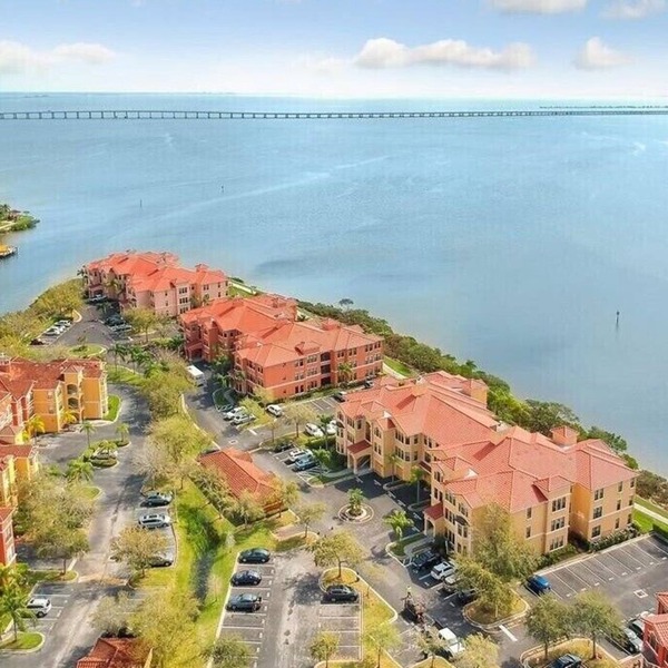 * 2 bd, 2 bath Luxury 5 star Italian Resort, on the hedge of the Tampa Bay