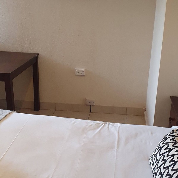 2 bdr apartment Griffith ACT, pool, parking