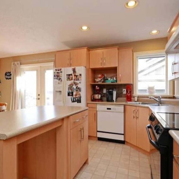 2 bdrm spacious ground floor suite with parking