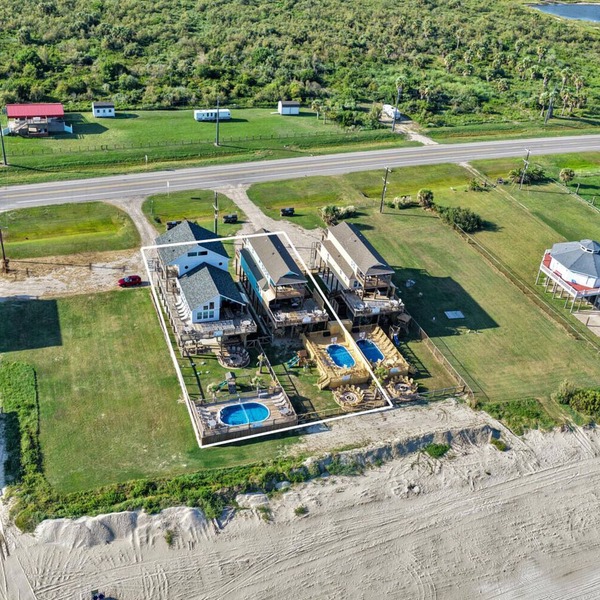 2 Beachfront Homes, 2 Heated Pools, 3 Hot Tubs, 2 Lifts, Pet Friendly, Sleeps 56