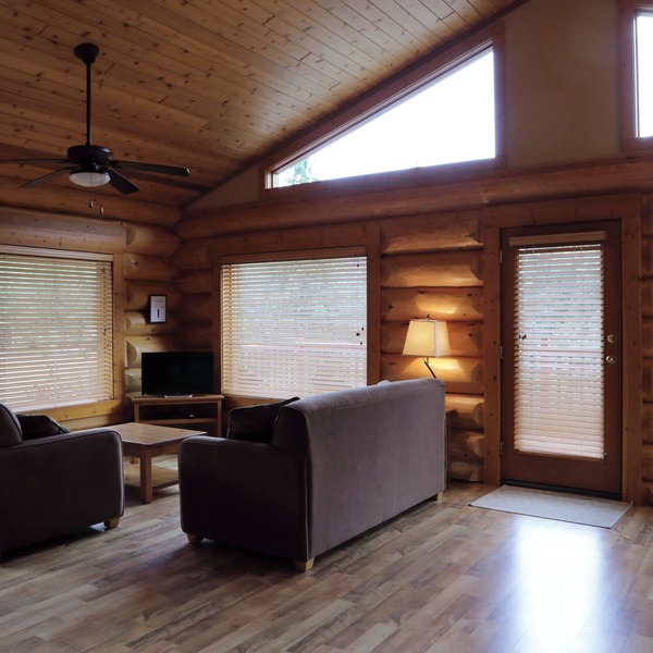 2 Bed, 2 Bath Log Cabin in Wilderness Resort Near Wells Gray Provincial Park