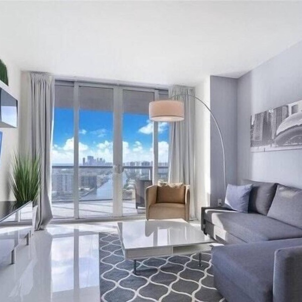 2 Bed 2 Bath Penthouse Amazing Views Beach Service